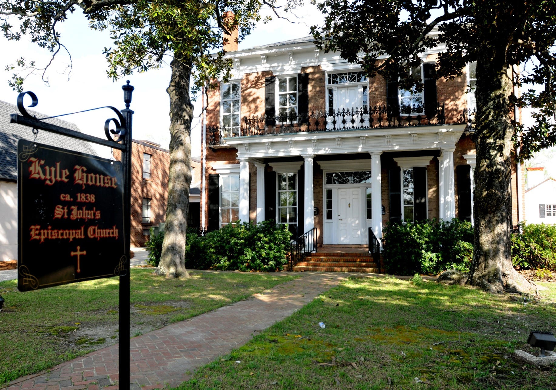 8 famously haunted spots around the Fayetteville region