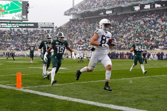 Penn State tight end Pat Freiermuth scores one of his three touchdowns Saturday against Michigan State. [AL GOLDIS / ASSOCIATED PRESS]
