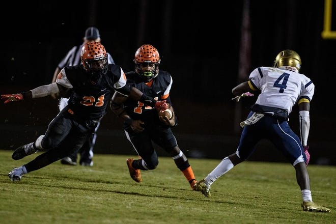 South View hosts Terry Sanford on Friday for first place in the Patriot 4-A/3-A Conference. The game will feature two of the top running backs in the county in South View’s Matthew Pemberton (pictured) and Terry Sanford’s Dorian Clark. [Raul F. Rubiera/The Fayetteville Observer]
