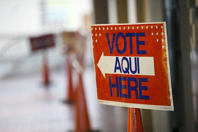 A sign points voters to an early voting location at ACC-Highland Mall. [DEBORAH CANNON / AMERICAN STATESMAN]