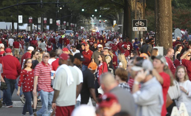 Fans fill University Boulevard before the 2017 Alabama-LSU game in Tuscaloosa. UA officials expect Saturday's game to draw more than 150,000 people to campus. [Staff file photo]