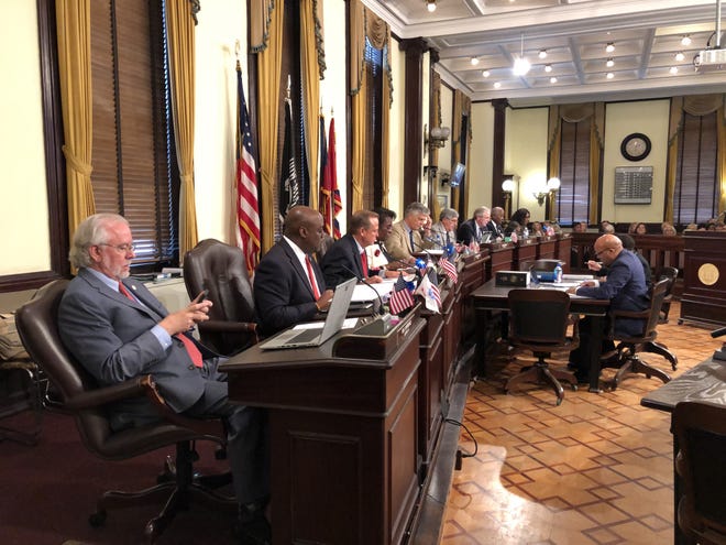 The Savannah city council met Thursday for the first time since Nov. 5 elections. [Nick Robertson/SavannahNow.com]