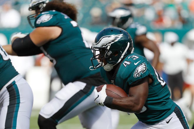 Eagles running back Darren Sproles looks for a hole during the season opener against Washington. [MICHAEL PEREZ / ASSOCIATED PRESS FILE]