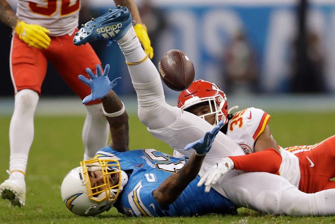 Los Angeles Chargers wide receiver Keenan Allen, left, can't make the catch as Kansas City Chiefs cornerback Charvarius Ward, right, defends, during the second half Monday in Mexico City. [MARCIO JOSE SANCHEZ/THE ASSOCIATED PRESS]