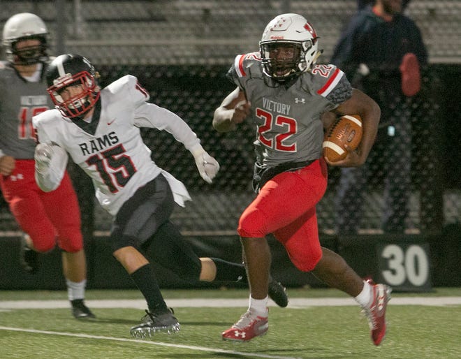 Victory Christian School running back Cornelius Shaw (22) breaks free as he scores a touchdown against Orangewood Christian School on Friday. [MICHAEL WILSON | LEDGER CORRESPONDENT]