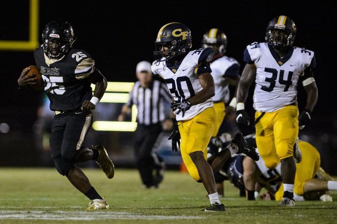 Gray’s Creek’s Zechariah Adams-Duckson (25), shown against Cape Fear, has rushed for 1,016 yards and scored six touchdowns this season. [Melissa Sue Gerrits/The Fayetteville Observer]