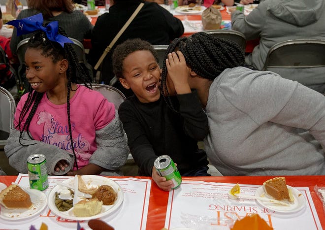 Thanksgiving is the perfect time to ask: What are you grateful for about Austin? These smiling Austinites attended last year’s H-E-B Feast of Sharing dinner. [NICK WAGNER/AMERICAN-STATESMAN]