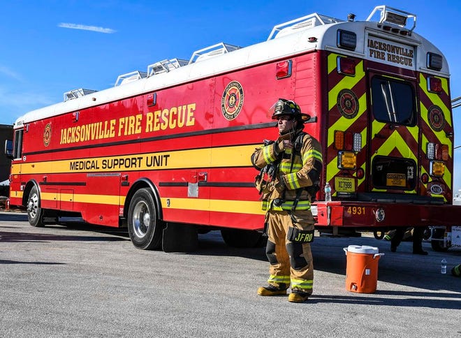 A Jacksonville Fire and Rescue Department firefighter stands by the Medical Support Unit during a U.S. Navy Chapter 13 drill in 2018. [Mass Communication Specialist 3rd Class Alana Langdon/U.S. Navy]
