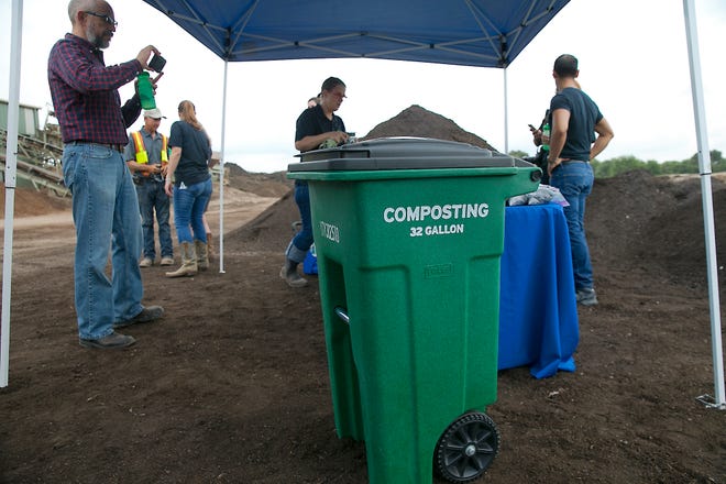 The Recycle and Reuse Drop-off Center will be closed on Thanksgiving day and collection of trash, recycling, compost and yard trimmings from residential customers will “slide” a day because of the holiday, the city said. [RALPH BARRERA/AMERICAN-STATESMAN]