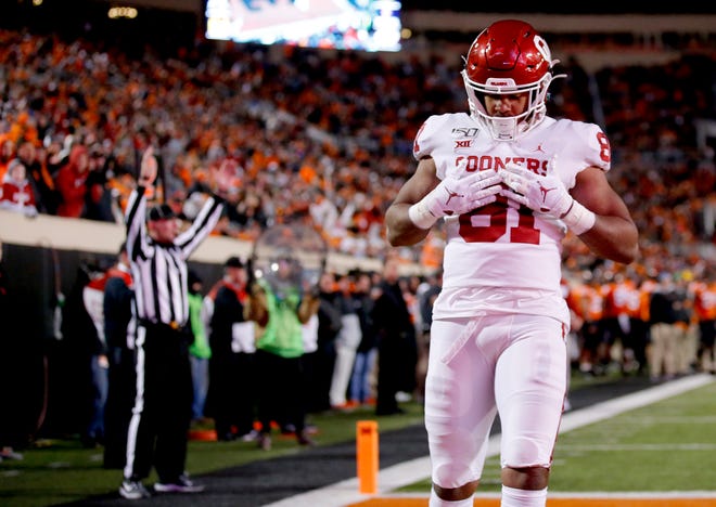 Oklahoma's Brayden Willis (81) celebrates a touchdown in the fourth quarter during the Bedlam college football game between the Oklahoma State Cowboys (OSU) and Oklahoma Sooners (OU) at Boone Pickens Stadium in Stillwater, Okla., Saturday, Nov. 30, 2019. OU won 34-16. [Sarah Phipps/The Oklahoman]