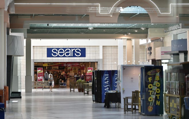 The Sears at DeSoto Square Mall in 2017. The building is being converted into a self-storage facility. [HERALD-TRIBUNE ARCHIVE / 2017 / THOMAS BENDER]
