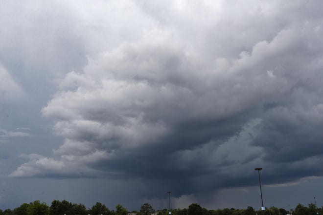 A thunderstorm brings rain to the Tuscaloosa and Northport metro areas. [File Staff Photo/Gary Cosby Jr.]