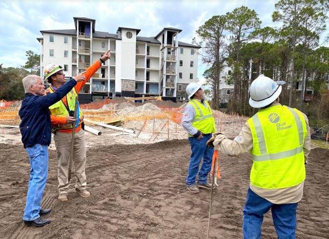 A Destin Gulf Power lineworker crew and Tom Becnel, owner of Sandestin Golf and Beach Resort, recently worked together to helps ospreys trying to nest.