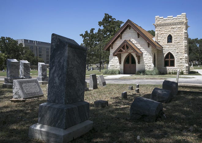 The Oakwood Cemetery Chapel in the historic cemetery east of Interstate 35 and south of Martin Luther King Jr. Boulevard was renovated from 2017 to 2018. Human remains exhumed from beneath the chapel are set to be reburied nearby early in 2020. [RALPH BARRERA/AMERICAN-STATESMAN]