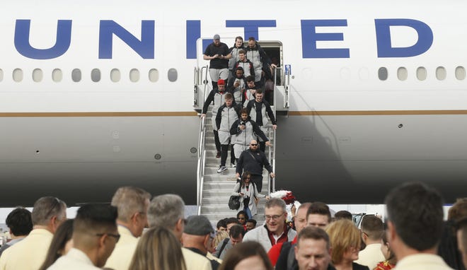 Ohio State players and staff arrive in Phoenix on Sunday in preparation for Saturday night's game against Clemson. [Patrick Breen/Arizona Republic]