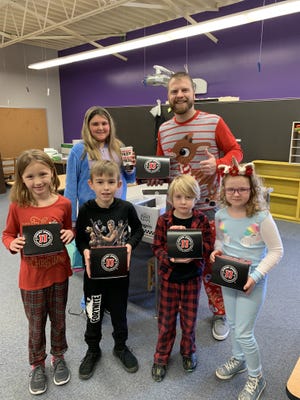 Pictured are students who were chosen for Eastview December Lunch with the Principal: Emmersyn Bowton, Benjamin Hadsall, Samuel Anderson, Jocelyn Nelson, Ziva Ortiz-Shake and Mr. Piper.

They thank Jimmy Johns for donating lunch! 

Congratulations! [Photo Courtesy Eastview Elementary]