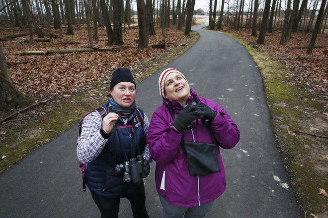 Experienced bird watcher Brandy Gleason, left, of Ostrander, shares her knowledge with first-time bird watcher Lisa Choy, right, of Dublin, on Tuesday at Glacier Ridge Metro Park in Plain City, where they were taking part in the National Audubon Society Christmas Bird Count. [Fred Squillante/Dispatch]