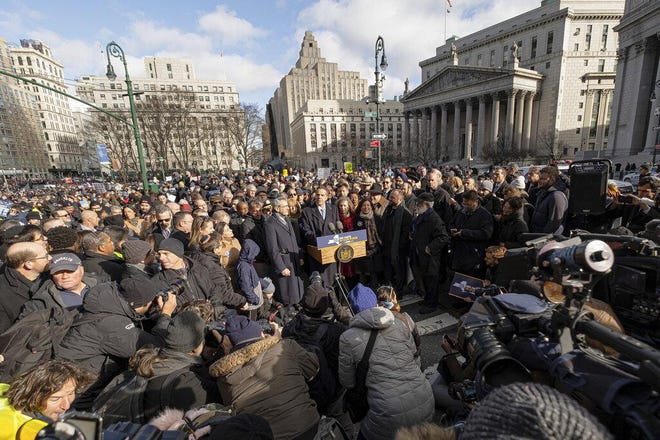 Following a surge of Anti-Semitic crimes in the New York City metro area including mass assaults against Jews in Jersey City (NJ) and Monsey (NY), New York State Governor Andrew Cuomo (at podium in center) is seen during a rally in Foley Square in New York on January, 5, 2019. [ ALBIN LOHR-JONES / AP ]
