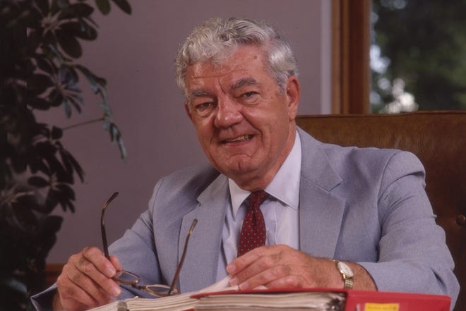 Bruce Haywood, the 10th president of Monmouth College who helped expand the College's endowment and lay a foundation for dramatic expansion in the 21st century, died at home in his sleep Jan. 7. He was 94.

[MONMOUTH COLLEGE PHOTO]