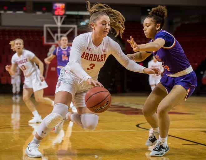 Bradley´s Gabi Haack (3) moves the ball against Evansville´s Makayla Wallace in the first half Friday, Jan. 3, 2020 at Renaissance Coliseum. The Braves defeated the Purple Aces 82-51. [MATT DAYHOFF/JOURNAL STAR]