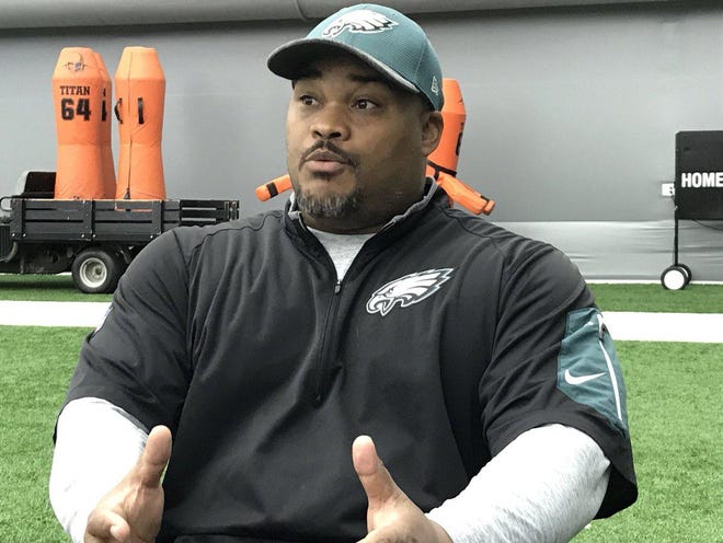 Duce Staley has been the Eagles’ running backs coach since 2013. [TOM MOORE / STAFF PHOTOJOURNALIST]