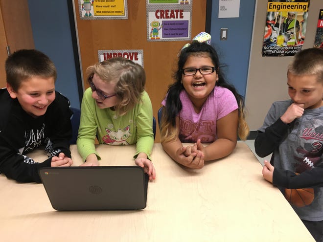 Children at the Brookwood Elementary School in Bristol Township learn coding skills by playing educational computer games during the “Hour of Code” Tuesday. The students include (from left) Jackson Timm, 7; Libby Fox, 10; Julieta Serrato, 7; and William Bendel, 7. [PEG QUANN / STAFF PHOTOJOURNALIST]
