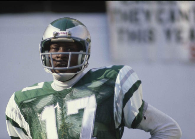 Former Eagles receiver Harold Carmichael holds team records for most receptions (589), receiving yards (8,978) and receiving touchdowns (79). [CLEM MURRAY / ASSOCIATED PRESS FILE]