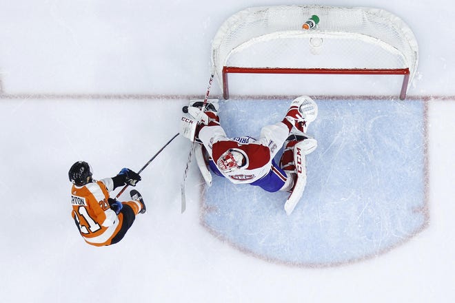 Canadiens goalie Carey Price makes the save on a shot by the Flyers’ Scott Laughton on Thursday night. [MATT SLOCUM / ASSOCIATED PRESS]