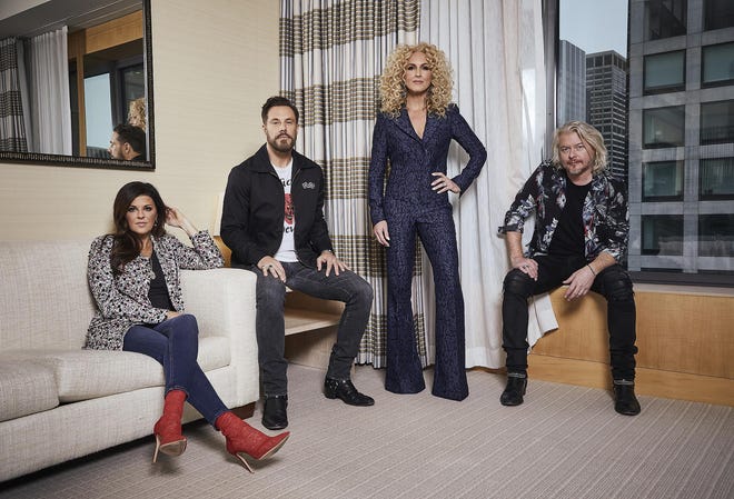 This Jan. 13 photo shows members of the country group Little Big Town, from left, Karen Fairchild, Jimi Westbrook, Kimberly Schlapman and Phillip Sweet posing for a portrait in New York to promote their new album "Nightfall," out on Friday. [MATT LICARI/INVISION/ASSOCIATED PRESS]