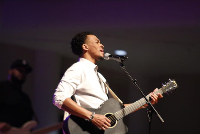 Jonathan McReynolds performs gospel music in Moody Music Building on Jan. 19, 2020, during 31st annual Realizing the Dream Concert in Tuscaloosa. [Photo/Keely Brewer]