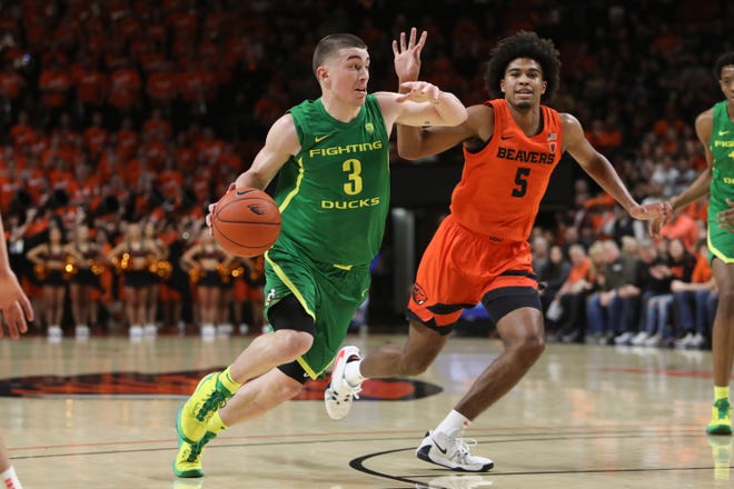 Oregon's Payton Pritchard (3) drives to the basket past Oregon State's Ethan Thompson during the first half of Saturday's game in Corvallis. The Ducks led 32-28 at halftime. To find out who won the Civil War game, go to ducksports.com. For Saturday's late Pac-12 game results and the late local high school results, go to registerguard.com. [AP Photo/Amanda Loman]