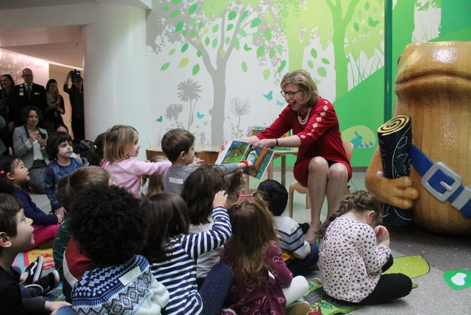 Ohio first lady Fran DeWine has children at Nationwide Children’s Hospital point to an animal on the page of a book. [Cole Behrens/Dispatch]