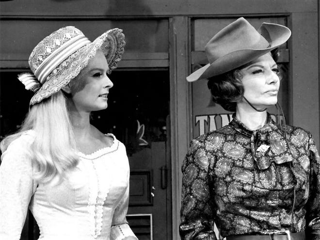 Carole Wells (left) and Ann Sheridan in “Pistols ‘n’ Petticoats.” [CBS]