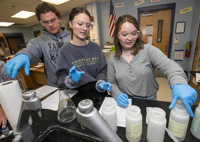 Vanguard High School students work in their IB chemistry class in January. [Doug Engle/Staff photographer]
