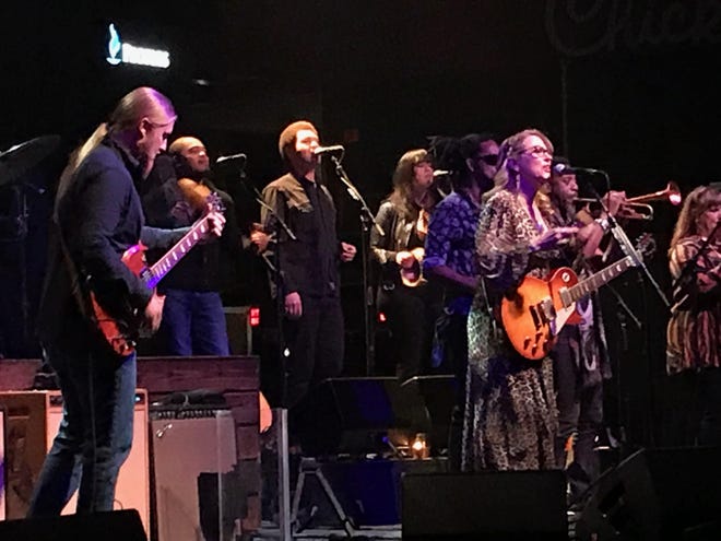 Derek Trucks, far left, and wife Susan Tedeschi led an outstanding performance Wednesday by their blues-rock-soul band at the UPMC Events Center in Moon Township. [Scott Tady/BCT staff]