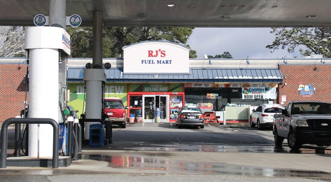 RJ’s Fuel Mart, located at 2001 N. Queen St., was robbed Wednesday, Feb. 19, at 9:28 p.m., according to the Kinston Police Department. [Brandon Davis/Kinston Free Press]