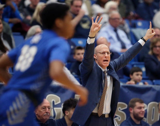 With a key player missing, University of Akron basketball coach John Groce will need to make adjustments against Buffalo. [Jeff Lange/Beacon Journal]