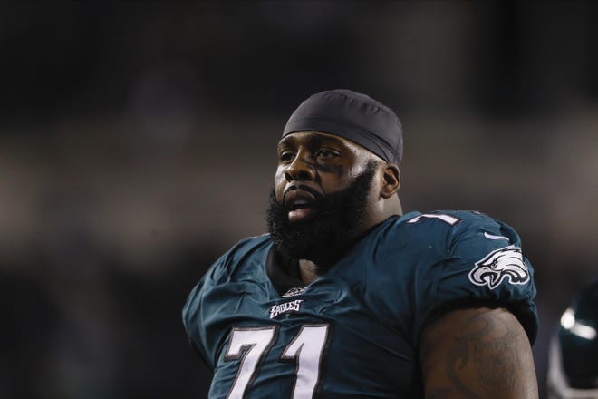 Eagles offensive tackle Jason Peters walks of the field following the wild-card loss to the Seahawks. [MICHAEL PEREZ / ASSOCIATED PRESS FILE]