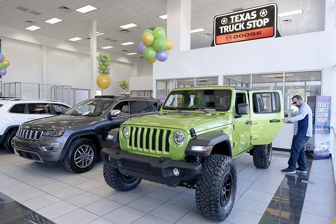 New vehicle sales in Central Texas jumped 20% in January compared with the same month in 2019, according to Freeman Auto Report. [AMERICAN-STATESMAN FILE]