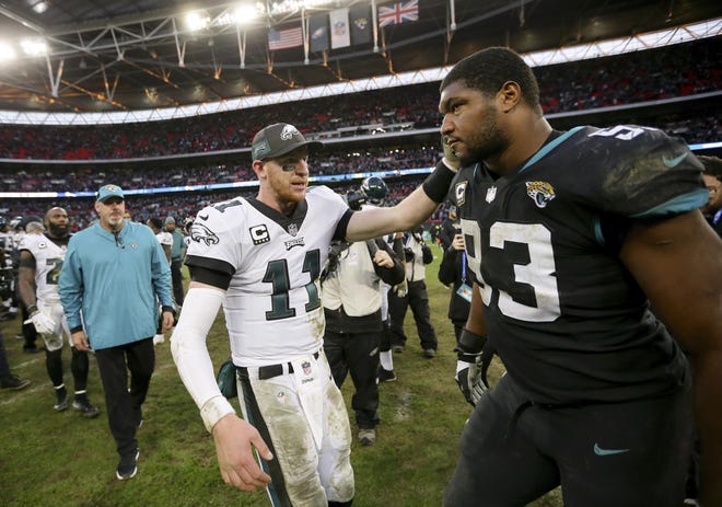 Quarterback Carson Wentz, left, greets Jaguars defensive end Calais Campbell after the Eagles’ 2018 win in London. [TIM IRELAND / ASSOCIATED PRESS]