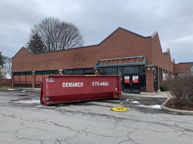 The building at 1035 Mohawk St. in Utica will be redeveloped into an Advance Auto Parts store. The store is expected to open in August. [STEVEN HOWE / OBSERVER-DISPATCH]