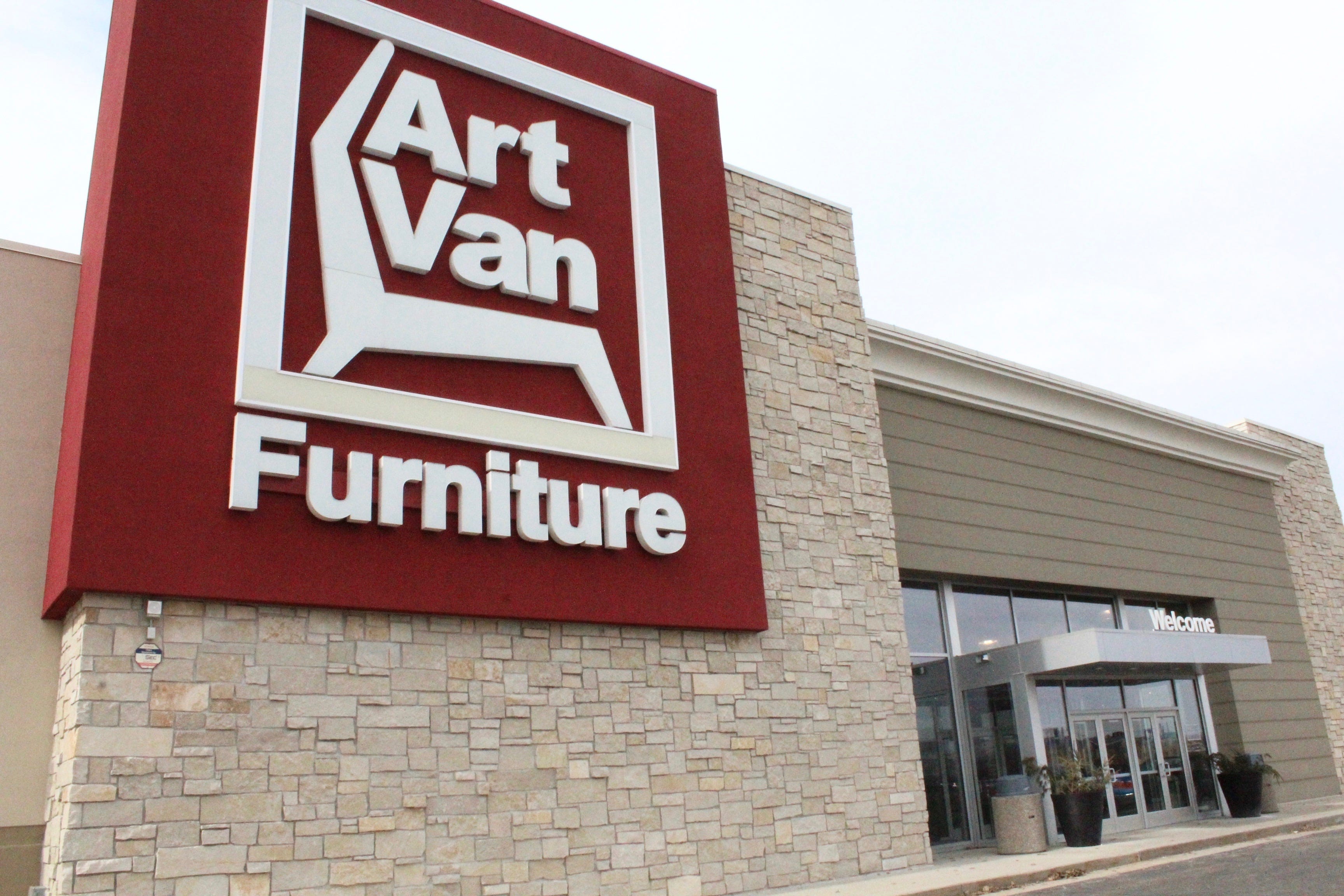 Art Van Furniture going out of business