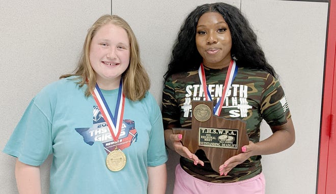 Brownwood's Alyssa Preston (left) and Kenya Barnes qualified Texas High School Women's Powerlifting Association state meet. [Photo contributed]