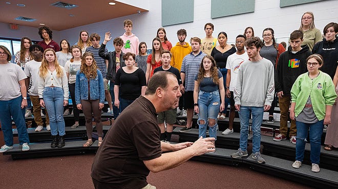 St. Augustine High School chorus director Jeff Dodd teaches his class. [PETER WILLOTT/THE RECORD]