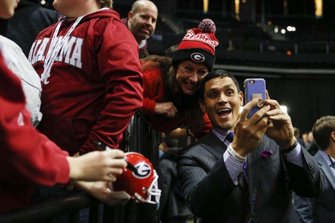 ESPN broadcaster David Pollack takes a selfie during media day at Philips Arena in 2018. (Photo/Brett Davis, USA TODAY Sports)