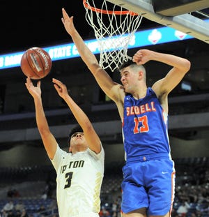 Jayton senior guard Aaron Hernandez goes up for a shot as Slidell’s Slayton Pruett defends during a Class 1A state tournament game inside the Alamodome in San Antonio. [Stephen Garcia/Abilene Reporter-News]