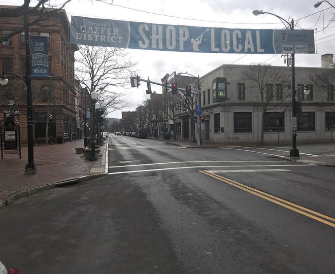 New rules involving bars and restaurants and COVID-19 fears hurt traffic on Market Street Tuesday. [JEFF SMITH/THE LEADER]