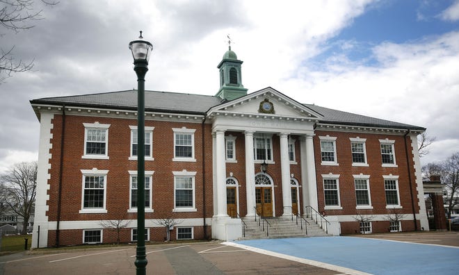Braintree Town Hall

(File photo)