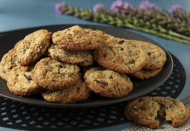 These chocolate and pecan cookies are made with almond flour and brown butter. (Abel Uribe/Chicago Tribune/TNS)