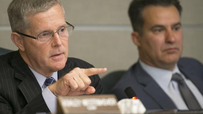 State Rep. Phil King, R-Weatherford, left, chairman of the House Redistricting Committee, says it would be difficult to complete the process of redrawing political districts in a special legislative session. [RALPH BARRERA/AMERICAN-STATESMAN]